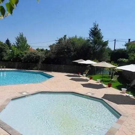 Zecamping 3 Etoiles Avec Piscine Chauffee Snack Bar Et Restaurant Urt