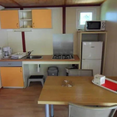 Zecamping 3 Etoiles Avec Piscine Chauffee Snack Bar Et Restaurant