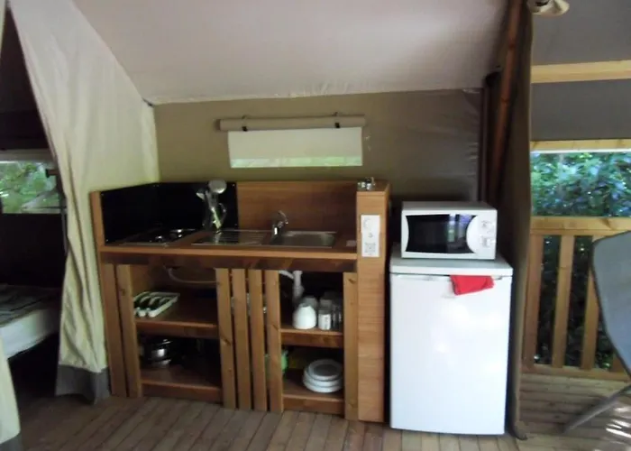 Camping 3 Etoiles - Piscine - Eecbgf