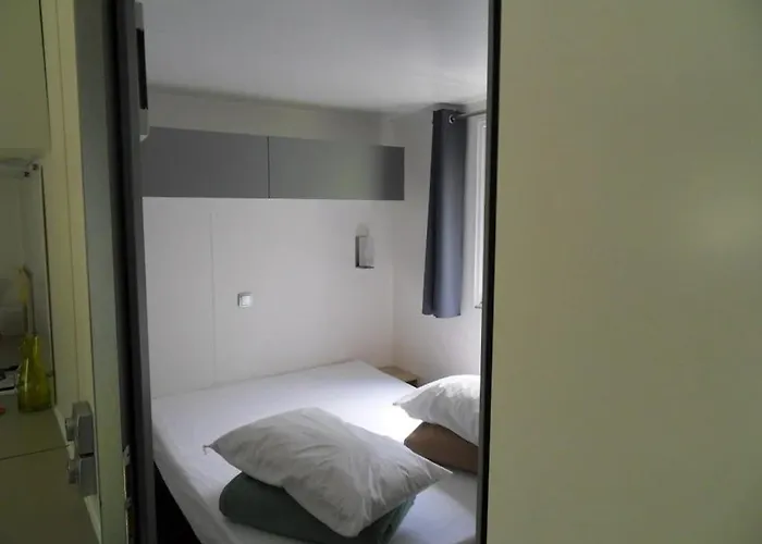 3 étoiles - Piscine - Eecbgf *