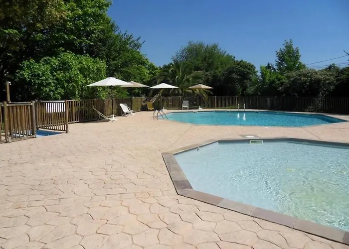 3 étoiles - Piscine - Eecbgf *